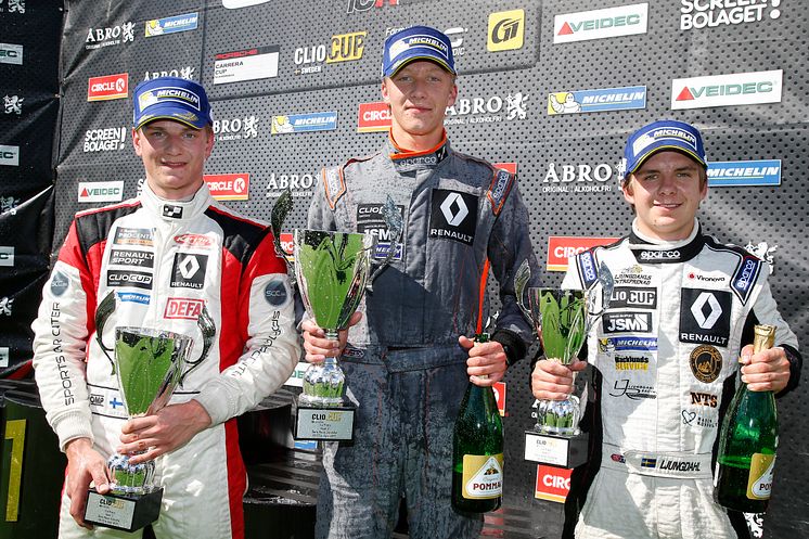 Prispall race 2, fr.v: Ilmari Korpivaara, Joel Jern, Julius Ljungdahl. Foto: Tony Welam/STCC