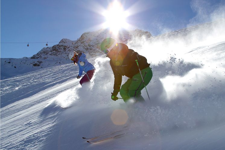 Skifahrer im Skigebiet Arosa Lenzerheide