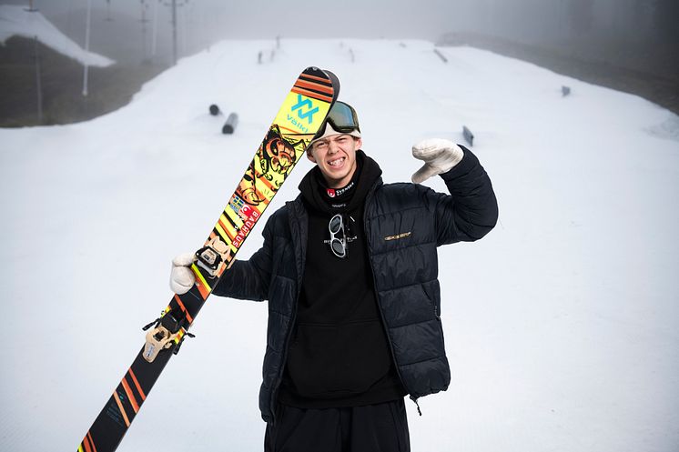 Axel-Burmansson-glad-foto-Daniel-Bernstål