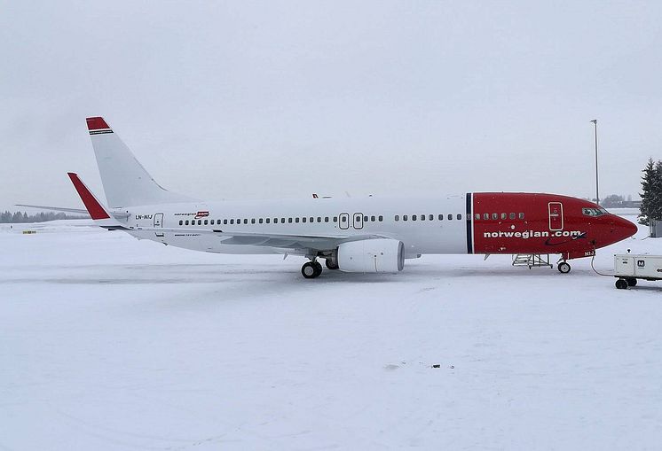 LN-NIK en la pista del aeropuerto de Oslo, 21 de febrero de  2018