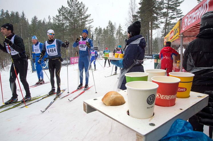 2015-03-01 Över 8000 deltagare startade i Öppet Spår söndag 2015 för att åka 90 km från Sälen till Mora