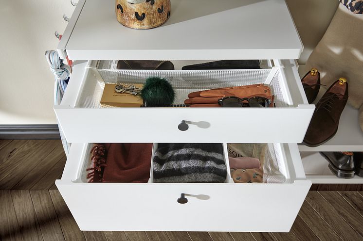 Elfa-decor-closet-interior-hallway-drawers-1b_HIRES-high300_jpg