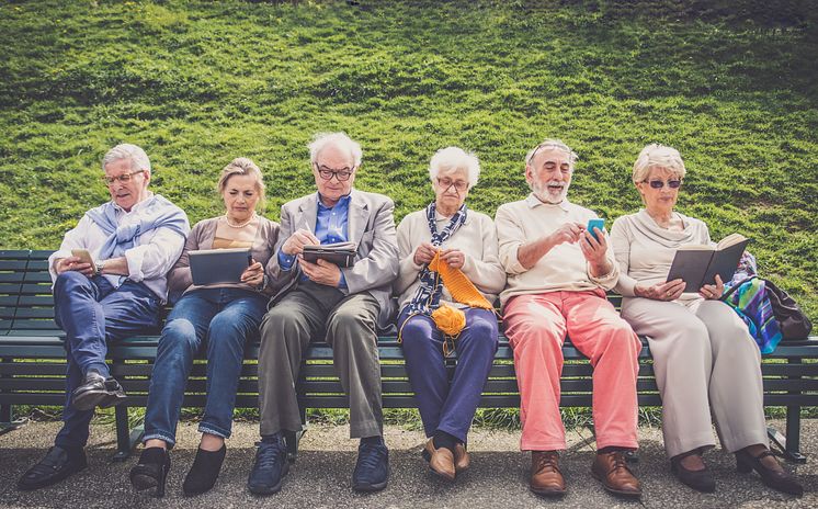 digitala pensionärer utom en shutterstock_551227891