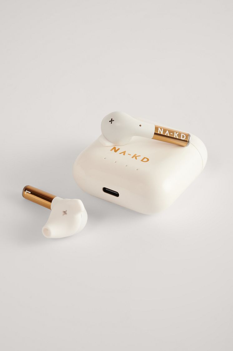 Nakd_Wireless_Earphones_1714-000000-9344_ 2