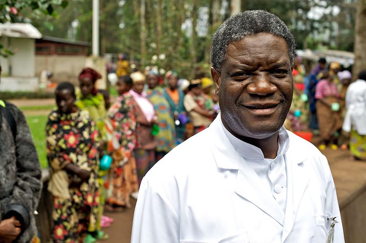 Den världsberömde kongolesiske läkaren Denis Mukwege är filmaktuell. 