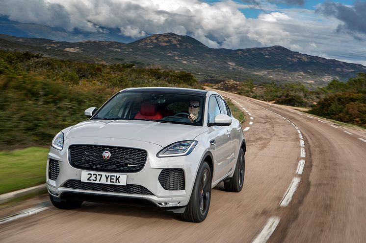 E-PACE R-Dynamic P300_BorascoGrey_012