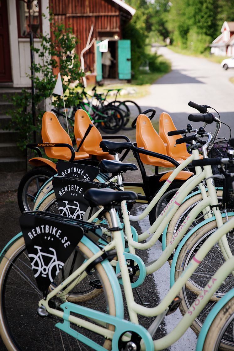 Cyklar hos Ålshults Handelsbod i Åsnen_foto Alexander Hall
