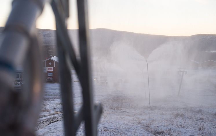 Snökanonerna igång i Hemavan