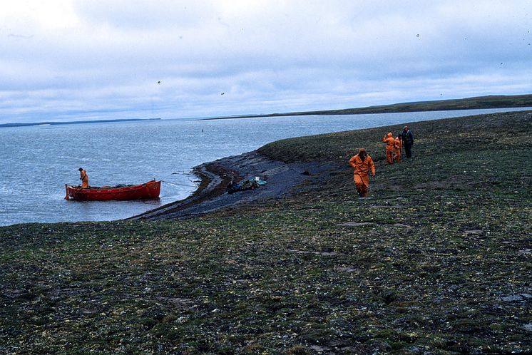 Landing in Guba Chernaya to collect terrestrial samples for analysis of contaminants 