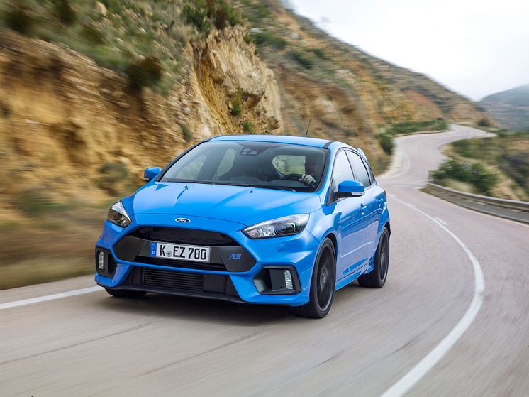 Ford akselerer produksjonen av sportsbiler for Europa når første Focus RS ruller av samlebåndet