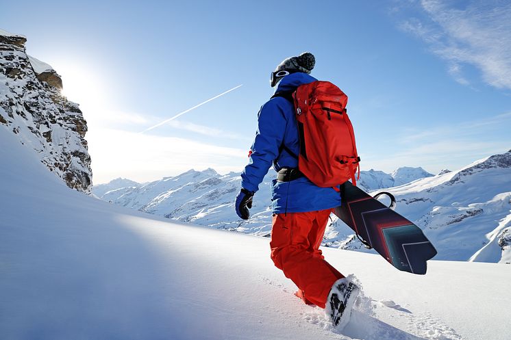 Tip 2_Alain Chuard minutes before dropping into an untracked slope at Mike Wiegele Heli Ski Canada_Photocredit Richard Walch