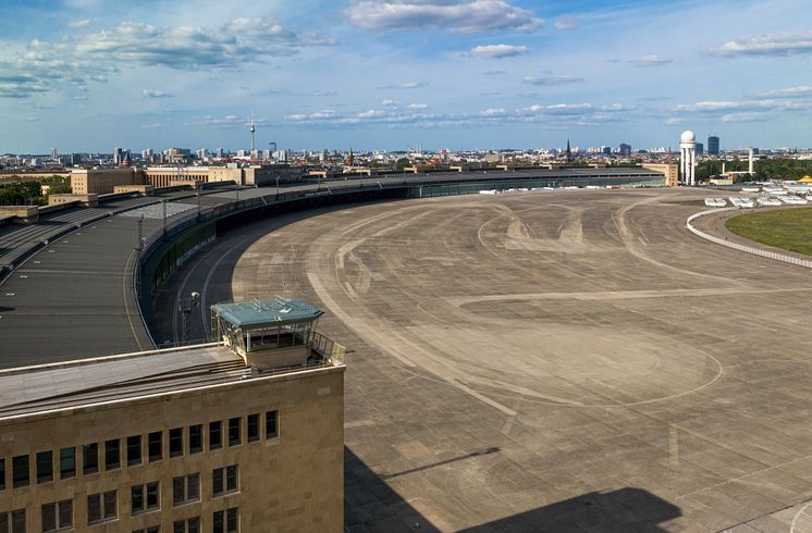 THF Tower mit Dachterrasse aus Kebony