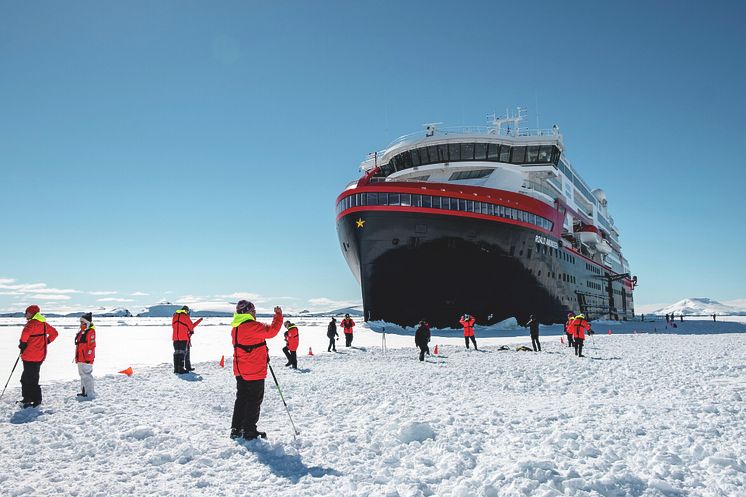 Landing-MS-Roald-Amundsen-HGR-142021_1920- Foto_Andrea_Klaussner.jpg