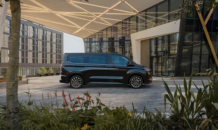 2022 Ford Tourneo Titanium (2)