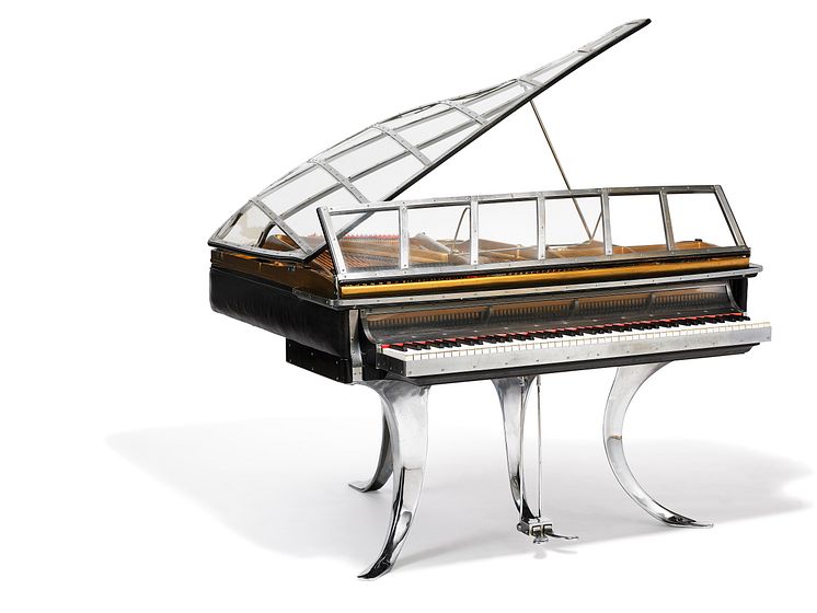 Poul Henningsen: "PH Grand Piano". Sold for: DKK 2,450,000 (EUR 430,000 including buyer’s premium).