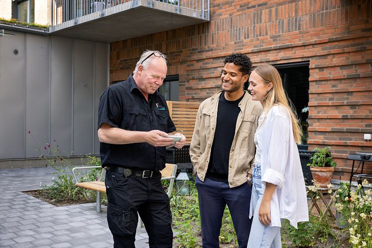 Gårdsmiljö från Mandolingatan , Frölunda Torg