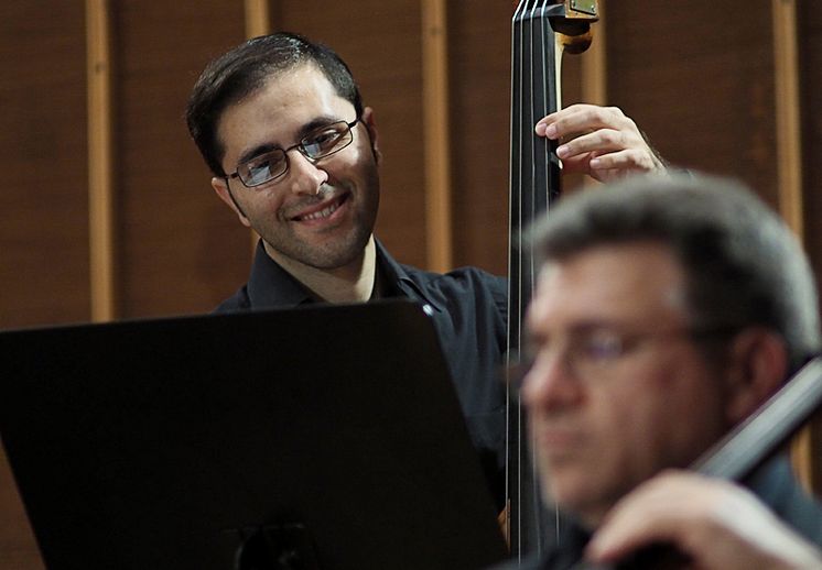 Raed Jazbeh, konstnärlig ledare för Syrian Expat Philharmonic Orchestra