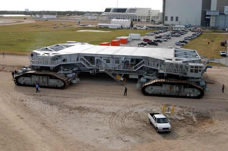 8 Crawler Transporter