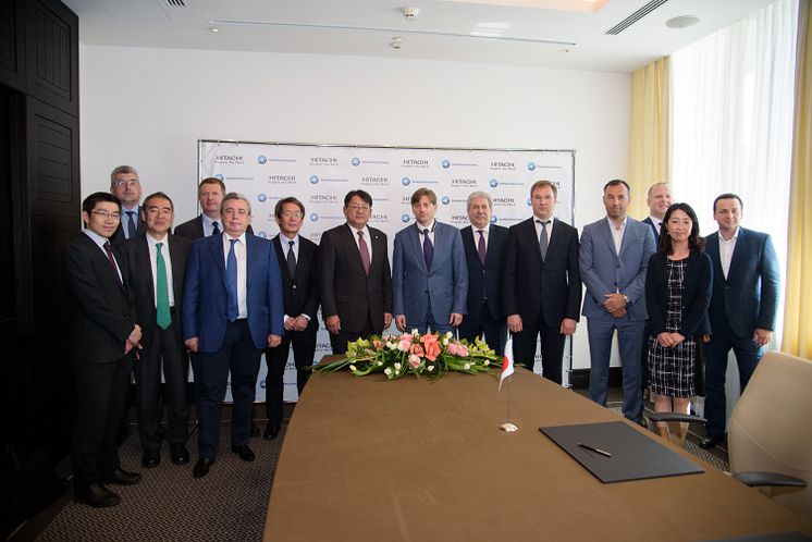 Kirill Lipa, CEO of Transmashholding, and Kiyoshi Nakata, Deputy COO Rolling Stock of Railway Systems Business Unit, Hitachi sign a Joint Venture agreement
