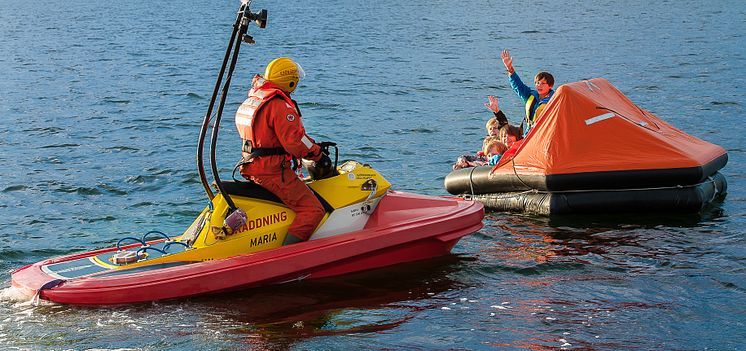 Övning med livflotte