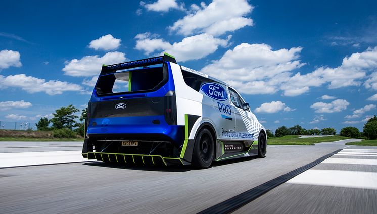 2022_FORD_E-TRANSIT_SUPERVAN_43