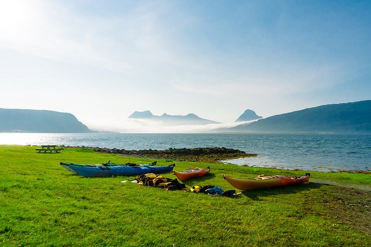 Topcamp_havblikk_kajakk_fjell_strand-pa-campingen (4).jpg
