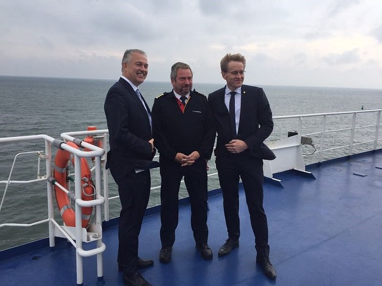 Scandlines CEO trifft Ministerpräsident von Schleswig-Holstein Daniel Günther an Bord der Scandlines Hybridfähre "Schleswig-Holstein