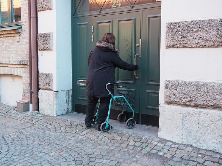 Stopp. En trög dörr kan vara ett alltför tufft hinder. I regel ett enkelt avhjälpt hinder. Bild: Andreas Johansen.