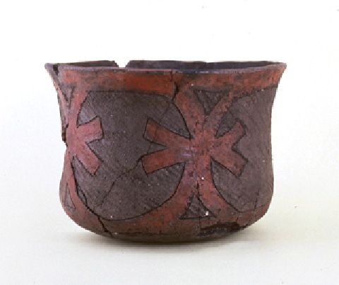 Kärl i keramikstilen Jōmon. Foto: Fukui Prefectural Wakasa History Museum