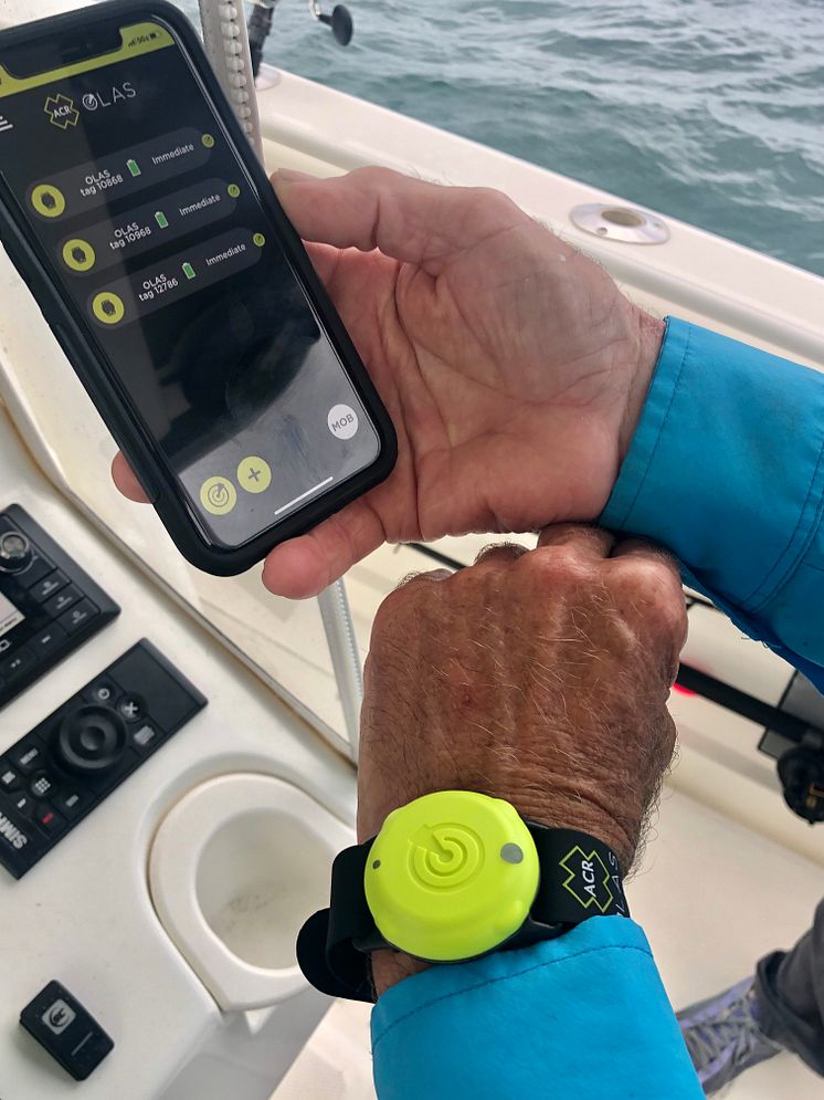 Hi-res image - ACR Electronics - Used by saltwater angler and television host George Poveromo, the ACR OLAS Guardian is a wireless engine kill switch and man overboard alarm system
