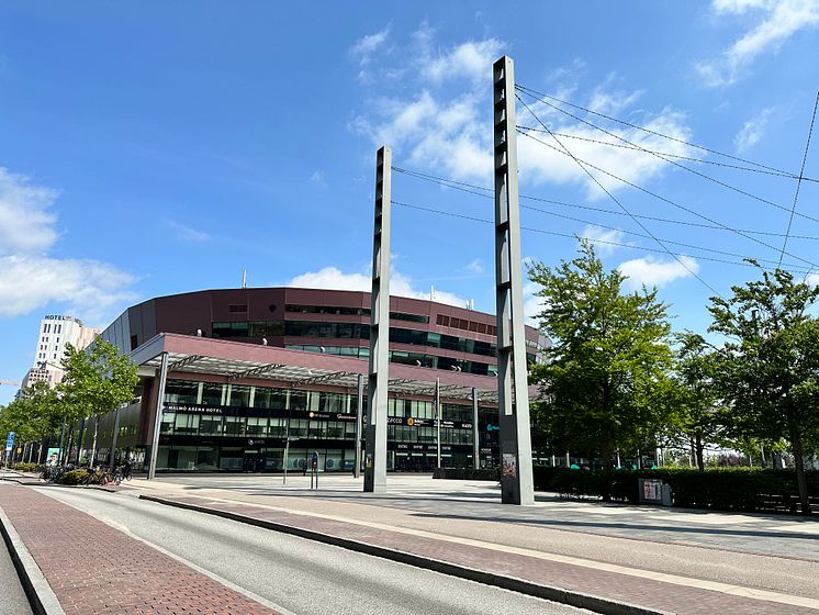 RSA byter lysrör på Malmö arena