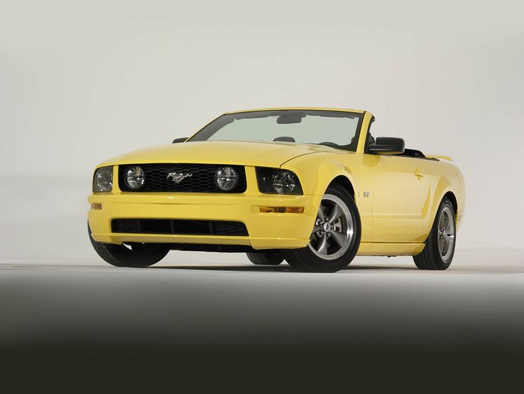 10M Mustang