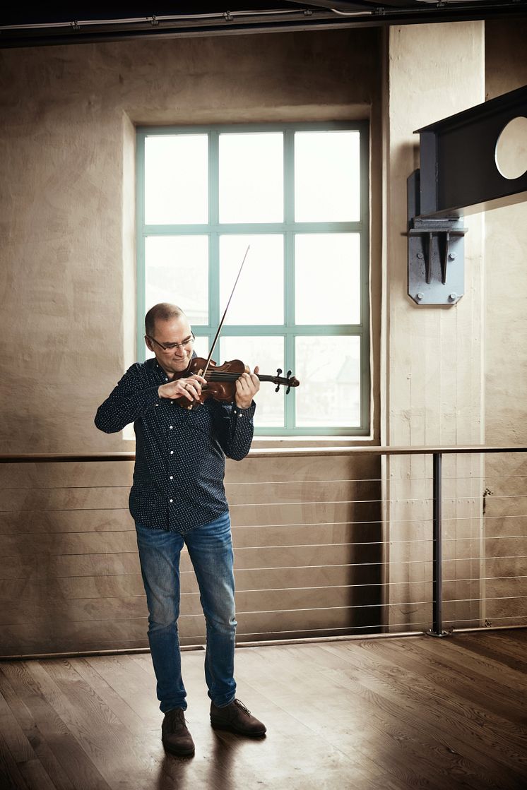 Henrik Jon Petersen, violin