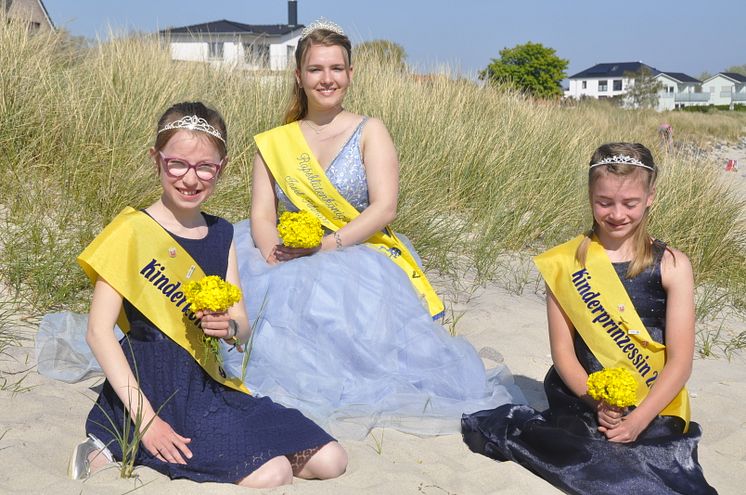 Rapsblütenkönigin Jeltje Schmahl & Kinderprinzessinnen