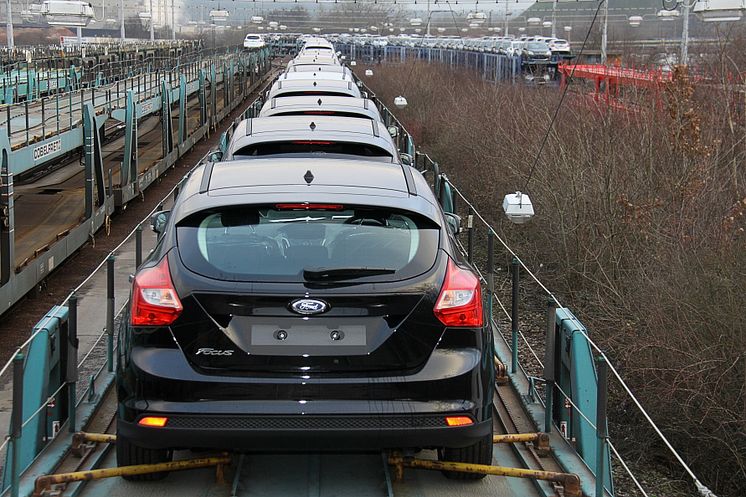 Den första leveransen av 900 nya Ford Focus-bilar har precis lämnat Fords fabrik i tyska Saarlouis