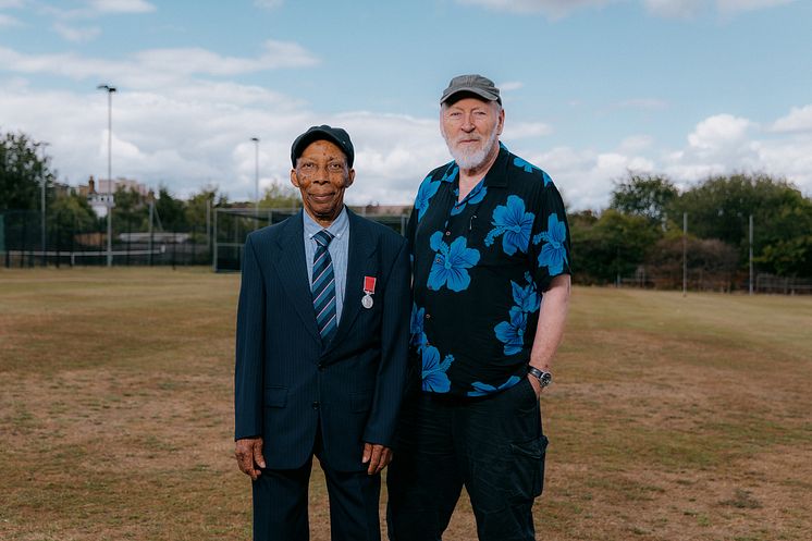 Folk legend writes song about Thameslink’s oldest station worker, 85