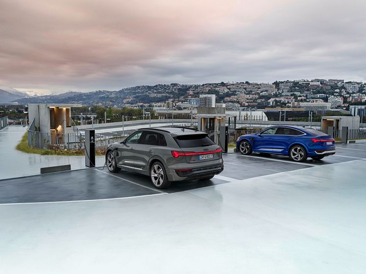 Audi charging ger enkel access till över 400.000 laddpunkter via ett laddkort eller myAudi-appen