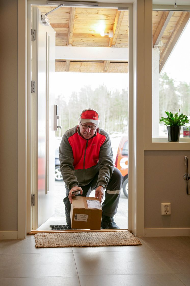 Levering av pakker innenfor døren når du ikke hjemme. 