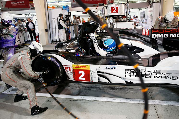 Porsche 919 Hybrid, Porsche Team: Romain Dumas, Neel Jani, Marc Lieb