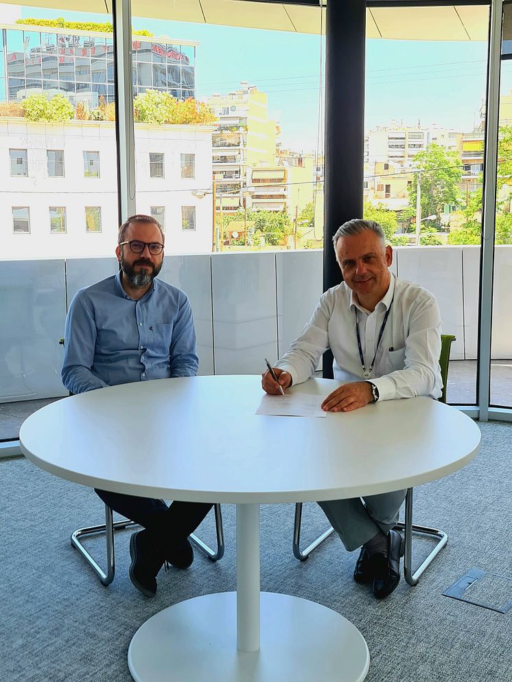 Maran Gas Maritime’s Andreas Spertos (EVP, Technical Director) and Spyros Gertsos (Senior Fleet Manager, Technical Department) sign the contract to roll out KONGSBERG’s K-IMS solution to the entire fleet