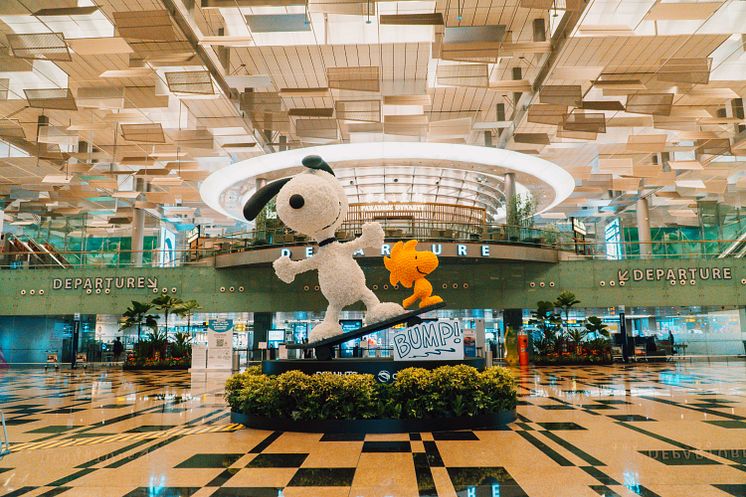 Snoopy and Woodstock topiary at T3 Central Departure (main)