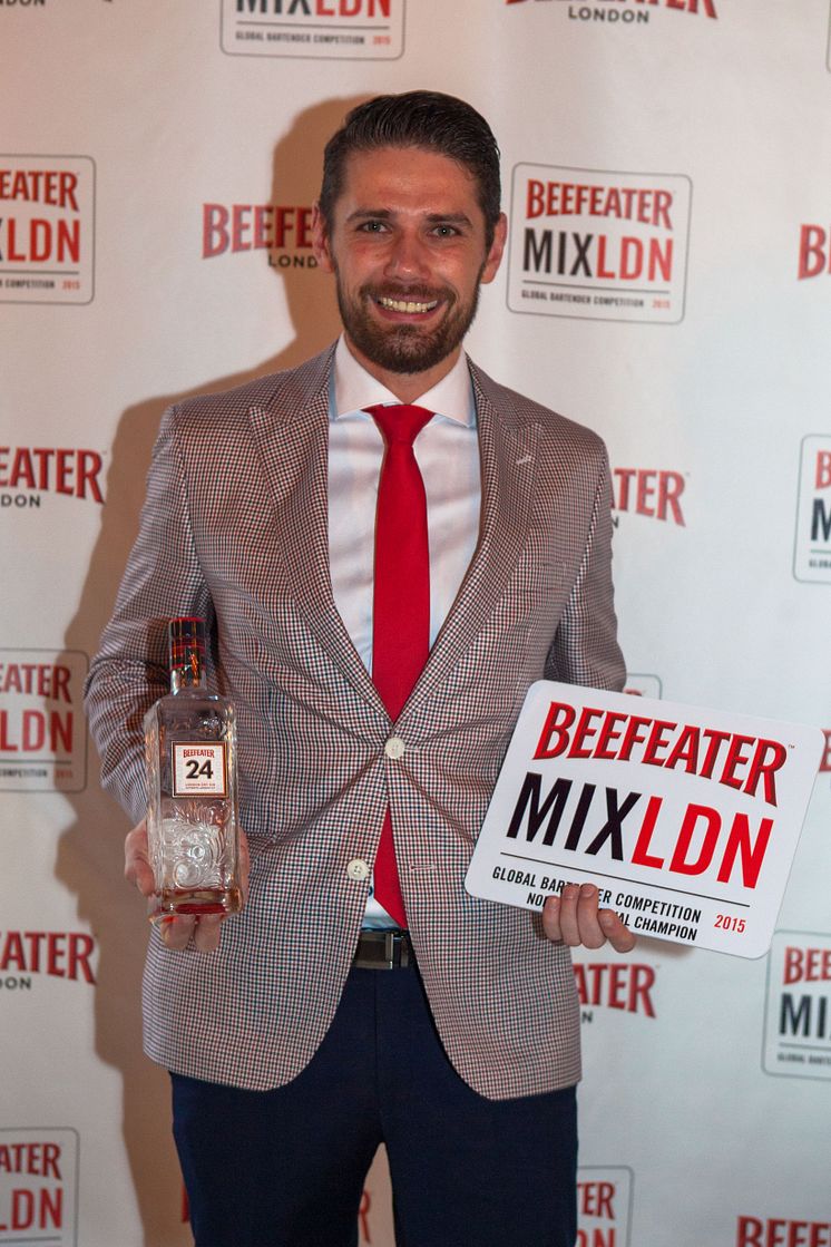 London Calling: Slavomir Kytka fra The Thief Bar i Oslo er Norges Beefeater MIXLDN vinner