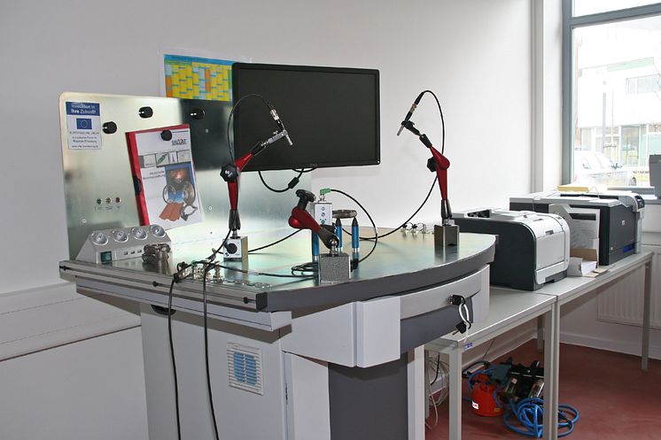 Labor für Maschinendynamik und lärmarme Konstruktion: Messplatz zur akustischen Materialprüfung