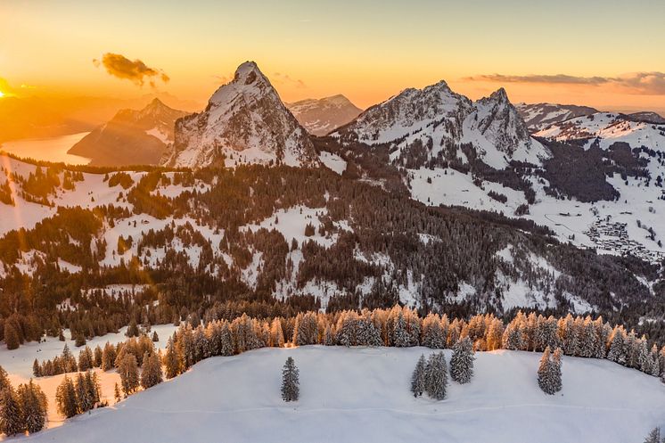ST_3x2_Ibergeregg-Winter-Mythen-Aerial_(c)Switzerland Tourism : Jan Geerk56684