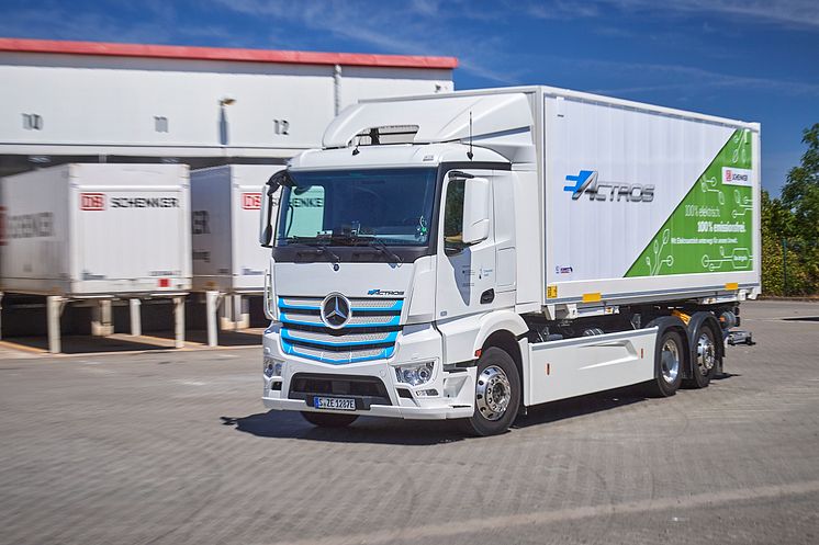 Eldrivna Mercedes-Benz eActros.