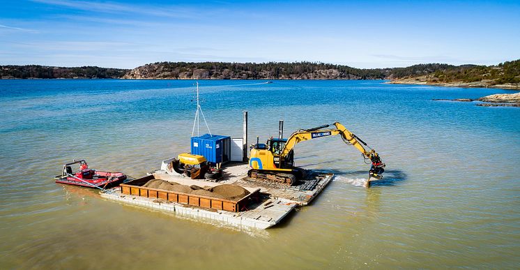 Utläggning av sand.