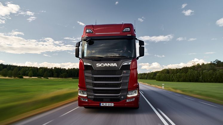 Scania 770S punainen