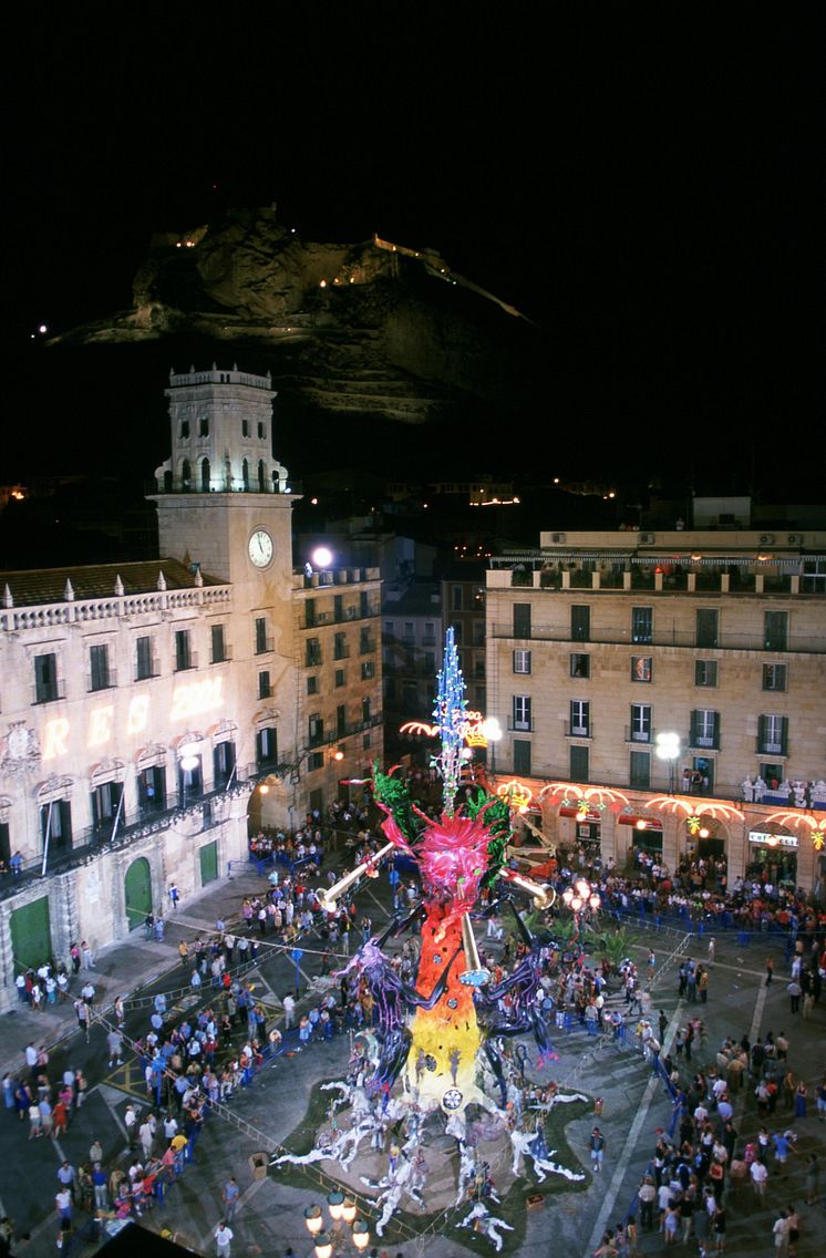 Sankthansfest i Alicante - Papmachéfigurer på Alicante Rådhuspladsen, Valencia regionen