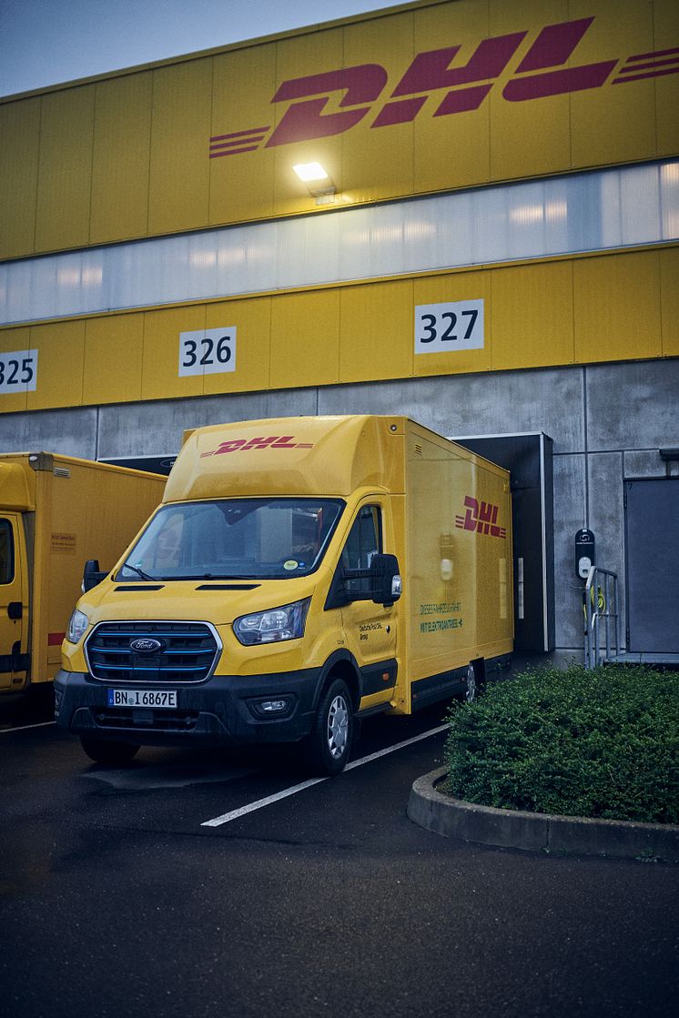 DPDHL Ford-E-Transit BoxVan (6)