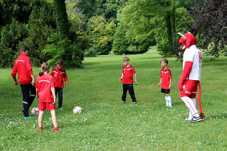 SV 1863 Belgershain übergibt Spende im Kinderhospiz